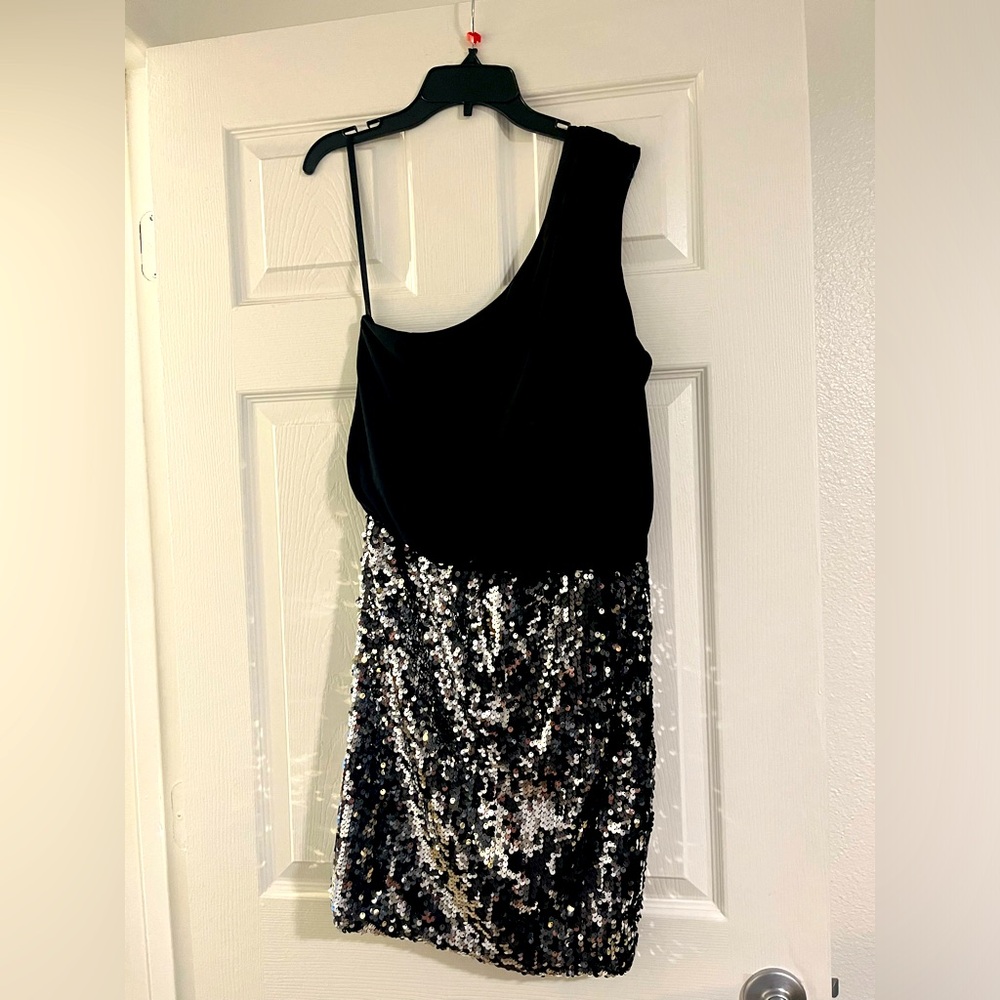 Half shoulder black sequins dress